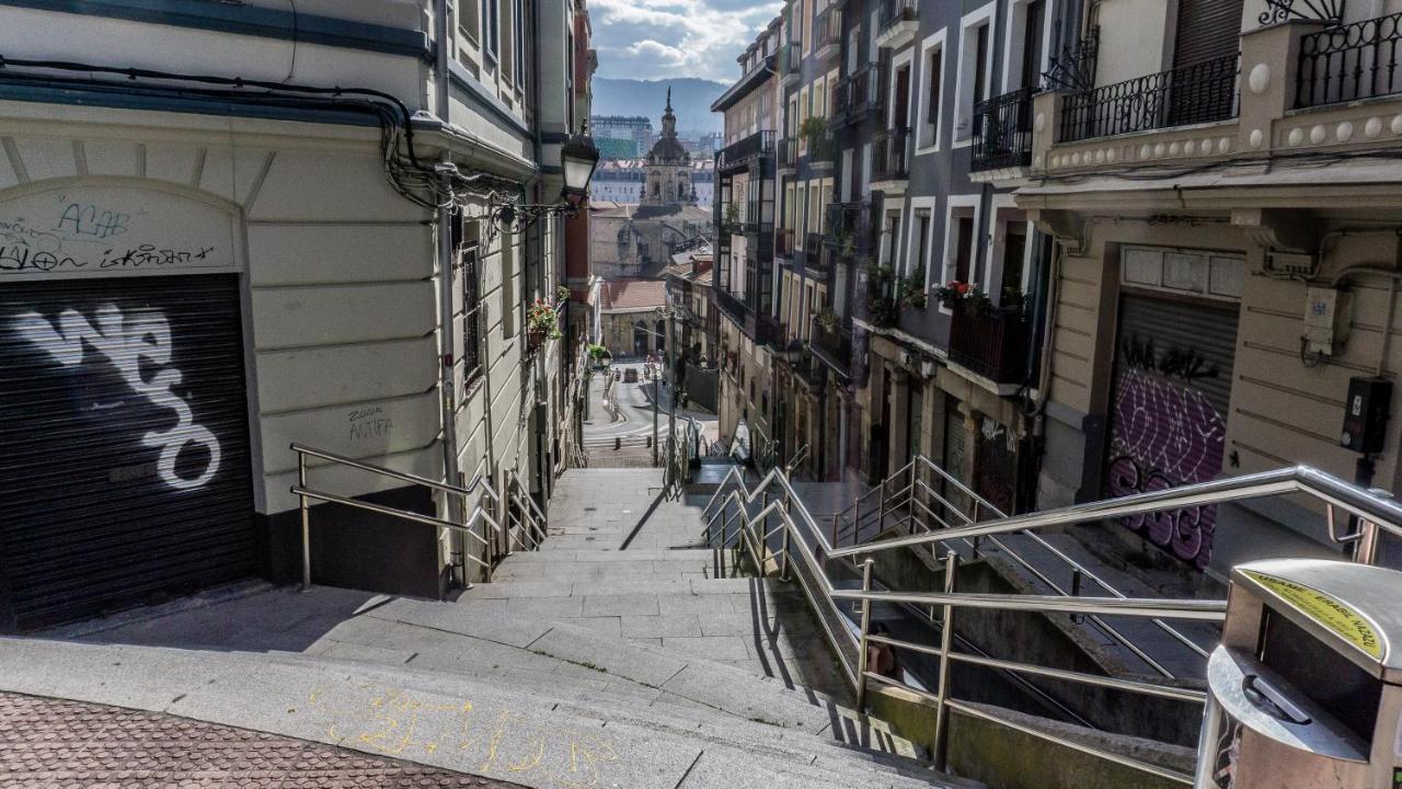 Bonito y espacioso piso en Bilbao. Centro Exterior foto